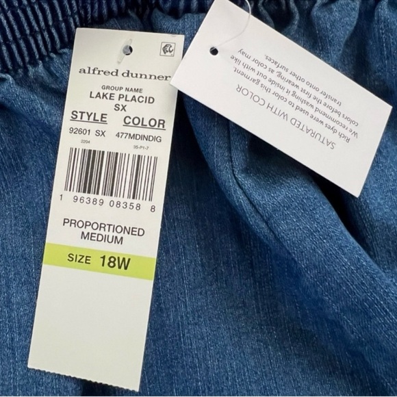 ⭐️NWT Alfred Dunner Woman Classics Stretch Denim Proportioned Med Wash Jeans 18W - Picture 7 of 10